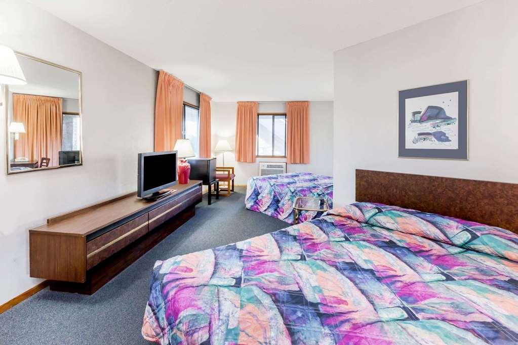 Knights Inn Маккино Сити Номер фото