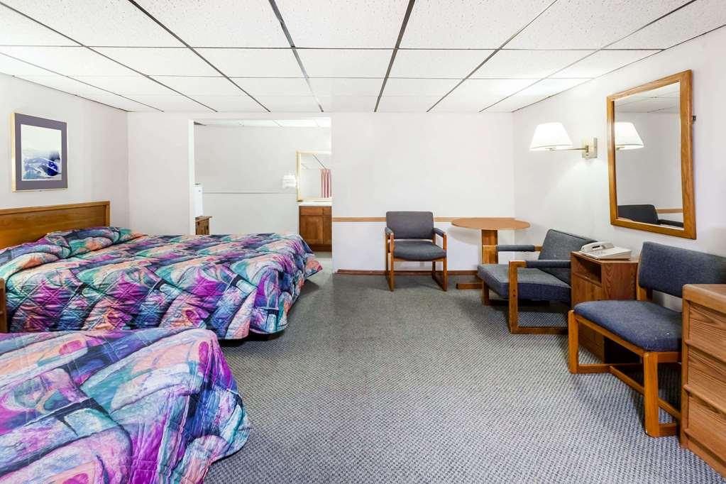 Knights Inn Маккино Сити Номер фото